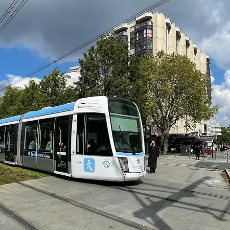 2 Pieces, Paris Porte D'italie Metro Lignes 7 Et 14, Tramway Ligne T3a * Le Kremlin-Bicêtre